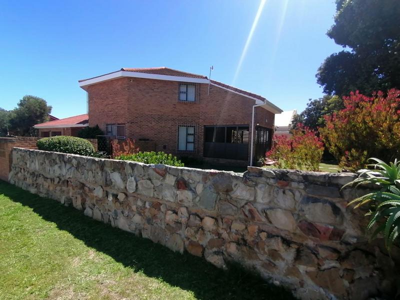 5 Bedroom Property for Sale in Sandbaai Western Cape